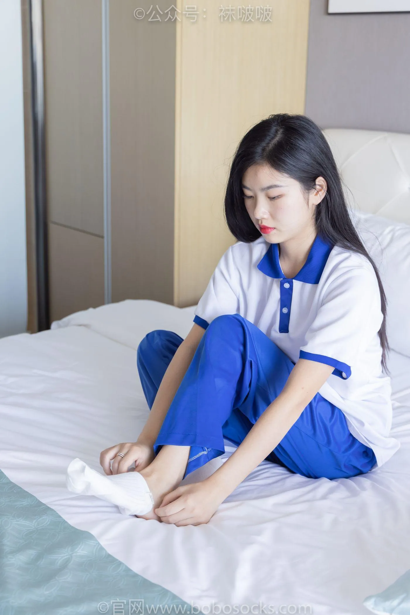 [BoBoSocks袜啵啵]NO.039 小奶熊-校服、vans帆布鞋、短白棉袜、裸足 [154P]插图9